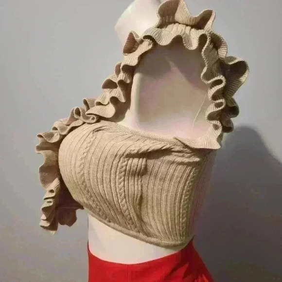 Knitted ruffle padded top - Picture 3 of 3